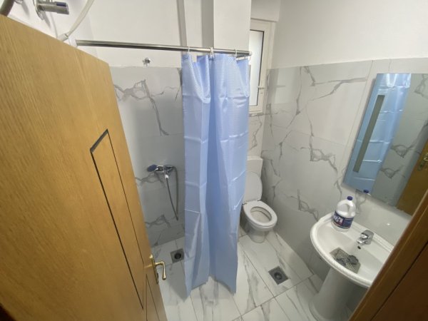 Tirane, jepet me qera garsonier Kati 1, 25 m²  180mij lek (Fuat Toptani (Qyteti Studenti))
