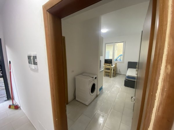 Tirane, jepet me qera garsonier Kati 1, 25 m²  180mij lek (Fuat Toptani (Qyteti Studenti))