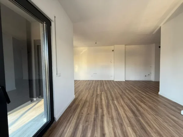 Shqiperi, jepet me qera zyre Kati 1, 1.120 m² 550 € (Unaza e Re)