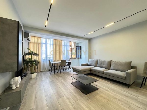 Tirane, jepet me qera apartament 2+1 Kati 5, 97 m² 750 € (21 Dhjetori ne Rrugen Frosina Plaku. Organizohet)
