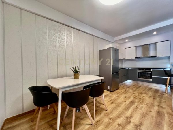 Tirane, jepet me qera apartament 2+1 Kati 7, 120 m² 1.400 € (DELIJORGJI)