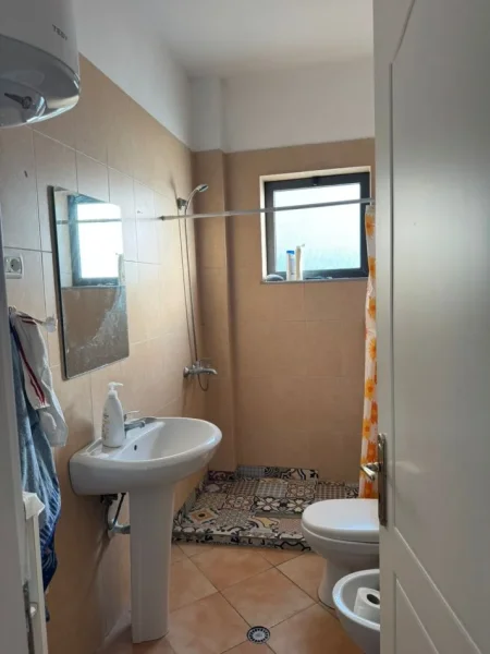Tirane, shitet apartament 1+1+Ballkon Kati 4, 48 m² 104.000 € (Rruga e Kavajes , Rruga Stavri Themeli , prane globe)
