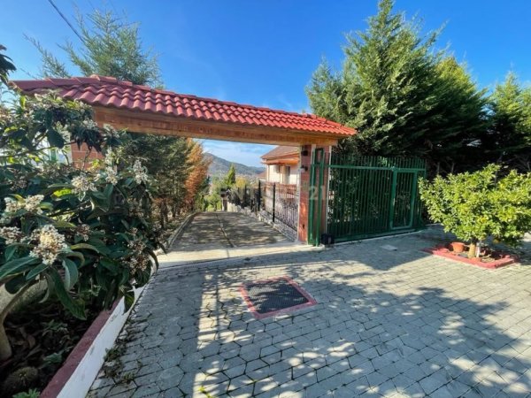 Tirane, shitet apartament 3 Katshe Kati 3, 1.000 m² 350.000 € (ne Peze te vogel Vila ndodhet afer iliria palace , vila toscana ose secret stone vila)