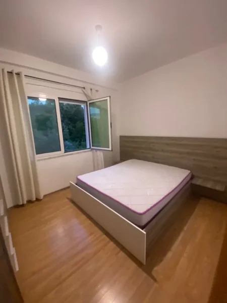 Tirane, jepet me qera apartament 1+1+Ballkon Kati 2, 66 m² 500€ (Liqeni i Thate Kompleksi Bora)