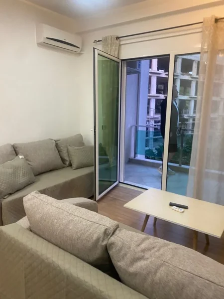 Tirane, jepet me qera apartament 1+1+Ballkon Kati 2, 66 m² 500€ (Liqeni i Thate Kompleksi Bora)