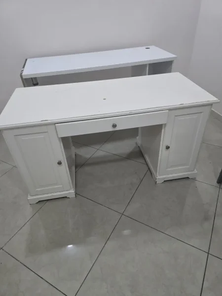 Tirane, shes Shiten tavolina zyre 50 €