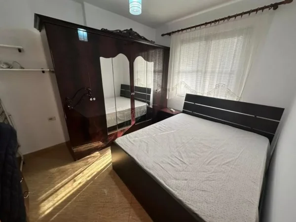 Tirane, jepet me qera apartament 1+1+Ballkon Kati 3, 50 m² 400 € (5 maji te concord center)