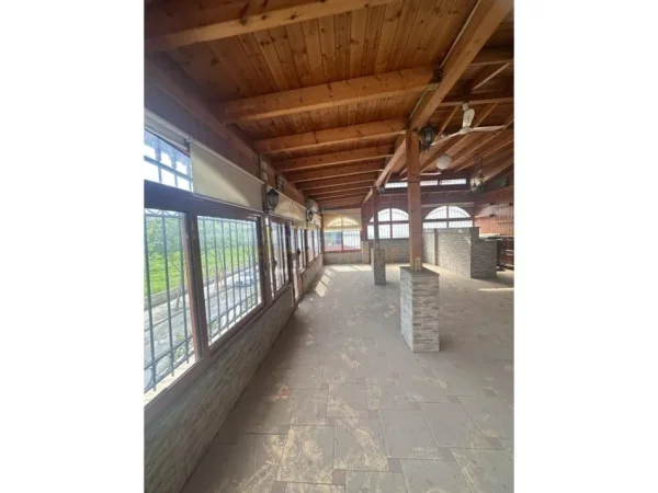 Durres, jepet me qera ambjent biznesi , 53 m² 500 € (Stadiumi ,Durres)