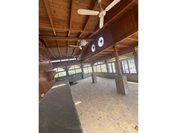 Durres, jepet me qera ambjent biznesi , 53 m² 500 € (Stadiumi ,Durres)