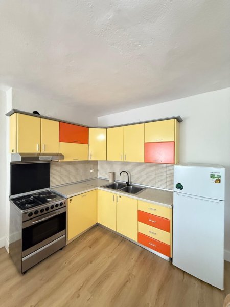 Tirane, jepet me qera 1+1 Kati 5, 450 € (Njazi Dema)