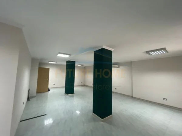 Durres, jepet me qera ambjent biznesi Kati 2, 79 m² 400 € (Prane Tatimeve, Durres)