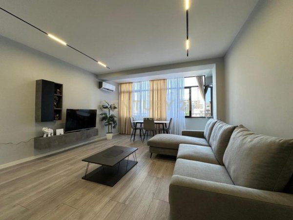 Tirane, jepet me qera apartament 2+1+Aneks+Ballkon Kati 5, 97 m² 750 € (21 dhjetori)