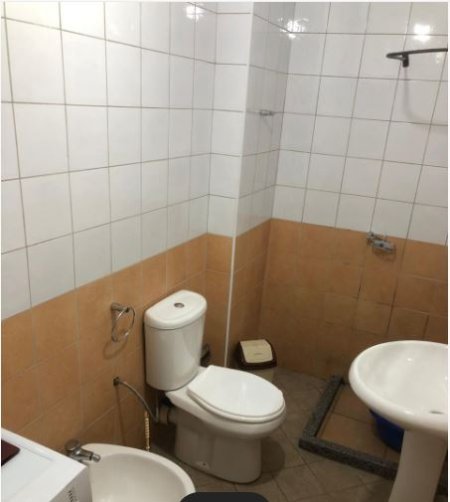 Tirane, jepet me qera apartament 1+1 Kati 3, 60 m² 40,000 leke (Prane Farmaci Dite e Nate)