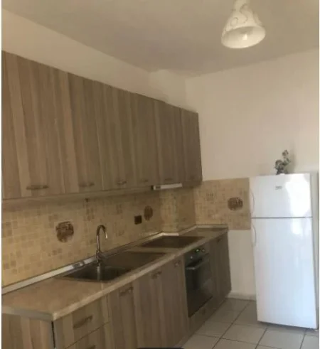 Tirane, jepet me qera apartament 1+1 Kati 3, 60 m² 40,000 leke (Prane Farmaci Dite e Nate)