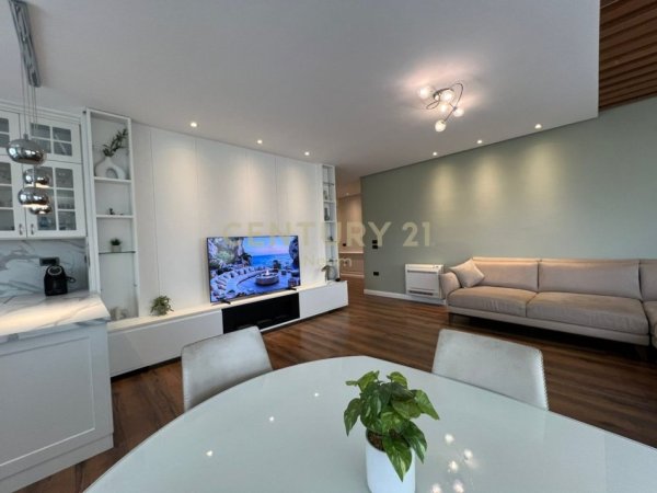 Tirane, jepet me qera apartament+verande | Penthouse 2+1+Aneks+Ballkon Kati 5, 160 m² 1.600 € (Liqeni Artificial)