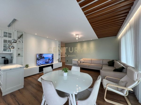 Tirane, jepet me qera apartament+verande | Penthouse 2+1+Aneks+Ballkon Kati 5, 160 m² 1.600 € (Liqeni Artificial)