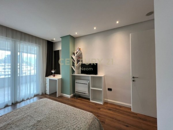 Tirane, jepet me qera apartament+verande | Penthouse 2+1+Aneks+Ballkon Kati 5, 160 m² 1.600 € (Liqeni Artificial)