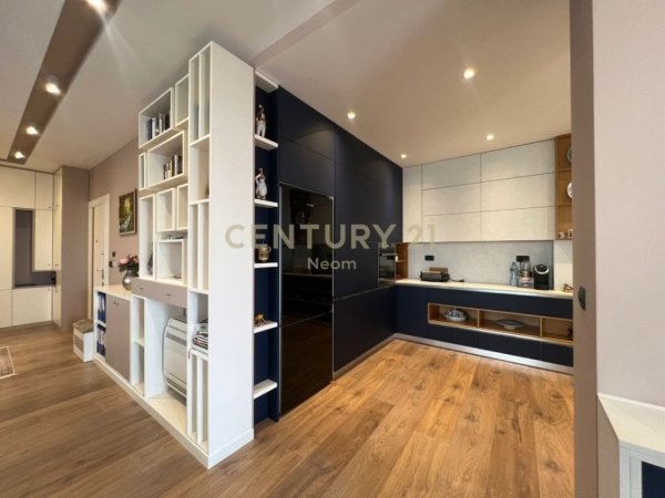 Tirane, jepet me qera apartament+verande | Penthouse 1+1+Aneks+Ballkon Kati 5, 154 m² 1.400 € (Liqeni Artificial)