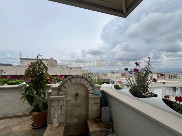 Tirane, jepet me qera apartament+verande | Penthouse 1+1+Aneks+Ballkon Kati 5, 154 m² 1.400 € (Liqeni Artificial)