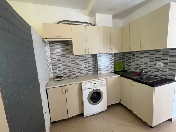 Tirane, jepet me qera garsonier 1+1 Kati 6, 30 m² 220 € (Rruga Mikel Maruli)