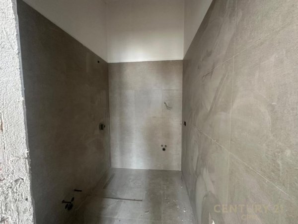 Tirane, shes apartament 3+1+Aneks+Ballkon Kati 13, 133 m² 420.000 € (Rruga e Barrikadave)