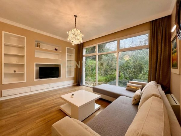 Tirane, jepet me qera apartament 2+1+Aneks+Ballkon Kati 2, 110 m² 850 € (Liqeni i Thate)