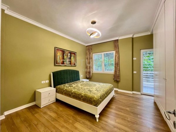 Tirane, jepet me qera apartament 2+1+Aneks+Ballkon Kati 2, 110 m² 850 € (Liqeni i Thate)