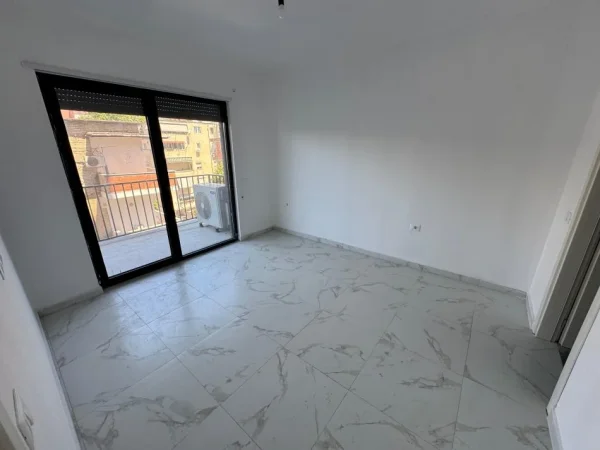 Tirane, jepet me qera zyre Kati 3, 120 m² 800 € (myslym shyri)