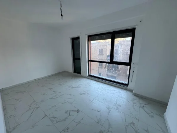 Tirane, jepet me qera zyre Kati 3, 120 m² 800 € (myslym shyri)