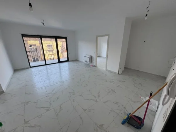 Tirane, jepet me qera zyre Kati 3, 120 m² 800 € (myslym shyri)