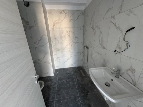 Tirane, jepet me qera zyre Kati 3, 120 m² 800 € (myslym shyri)