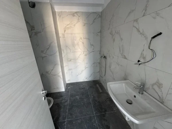 Tirane, jepet me qera zyre Kati 3, 120 m² 800 € (myslym shyri)