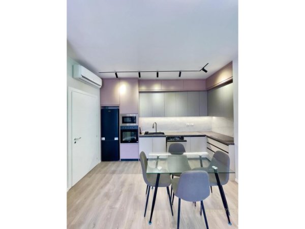Tirane, jepet me qera apartament 2+1+Aneks+Ballkon Kati 1, 100 m² 750 € (Fusha Aviacionit, Kompleksi IBN)