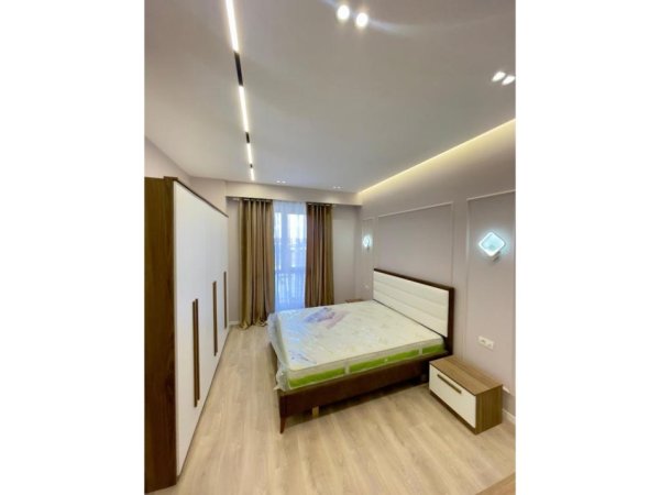 Tirane, jepet me qera apartament 2+1+Aneks+Ballkon Kati 1, 100 m² 750 € (Fusha Aviacionit, Kompleksi IBN)
