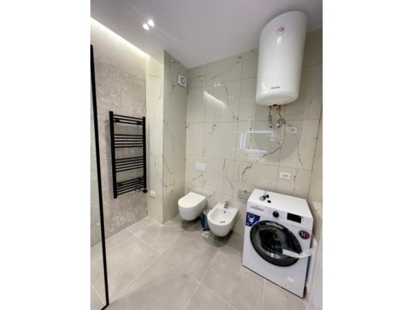 Tirane, jepet me qera apartament 2+1+Aneks+Ballkon Kati 1, 100 m² 750 € (Fusha Aviacionit, Kompleksi IBN)