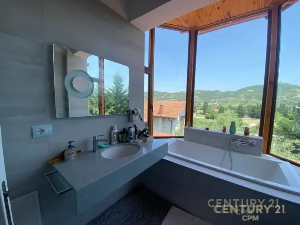 Tirane, shes Vile 2 Katshe Kati 2, 458 m² 450.000 € (Vishnje)