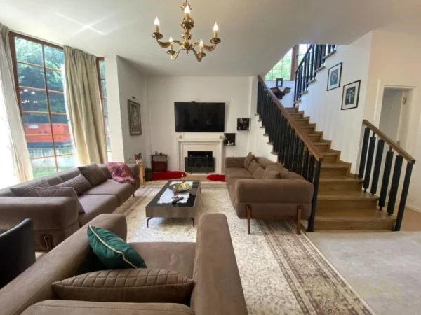 Tirane, shes Vile 2 Katshe Kati 2, 458 m² 450.000 € (Vishnje)