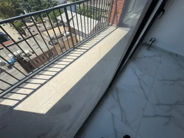 Tirane, jepet me qera zyre Kati 3, 110 m² 700 € (myslym shyri)