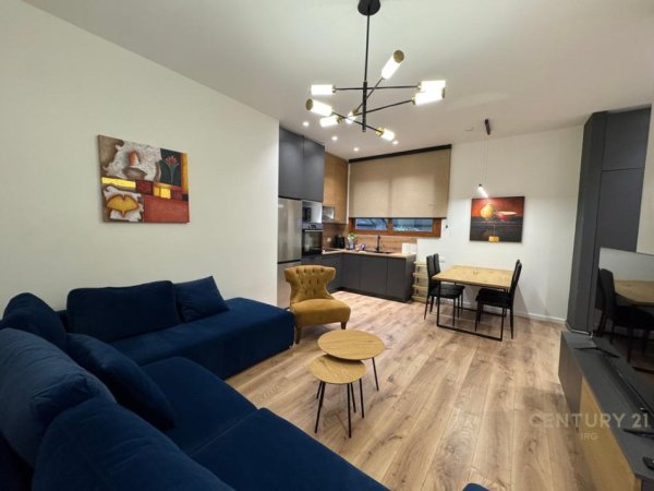 Tirane, jepet me qera apartament 2+1+Aneks+Ballkon Kati 1, 90 m² 700 € (VILAT NE SELITE)
