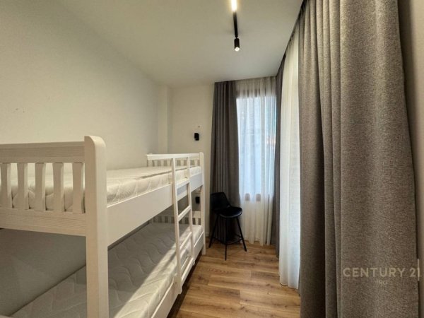 Tirane, jepet me qera apartament 2+1+Aneks+Ballkon Kati 1, 90 m² 700 € (VILAT NE SELITE)