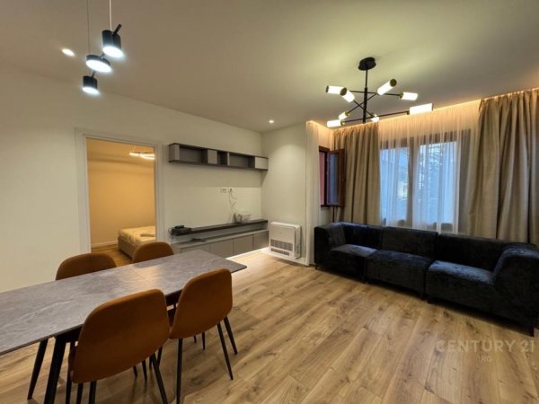 Tirane, jepet me qera apartament 2+1+Aneks+Ballkon Kati 2, 95 m² 700 € (Vilat ne Selite)