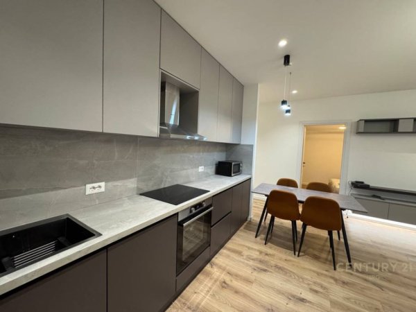 Tirane, jepet me qera apartament 2+1+Aneks+Ballkon Kati 2, 95 m² 700 € (Vilat ne Selite)
