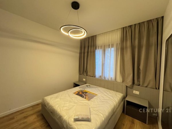 Tirane, jepet me qera apartament 2+1+Aneks+Ballkon Kati 2, 95 m² 700 € (Vilat ne Selite)
