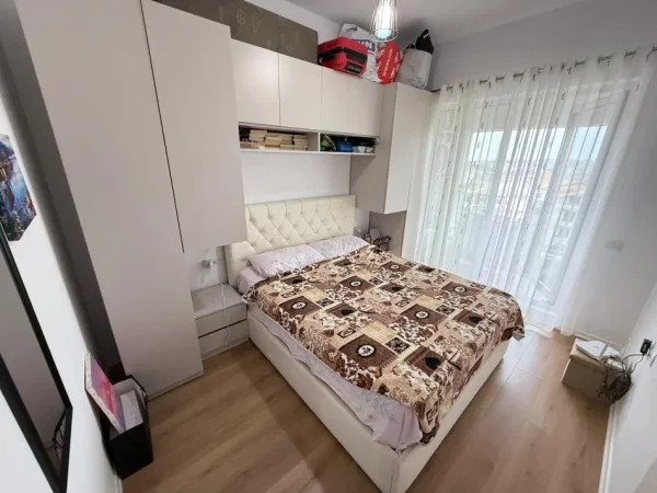Tirane, jepet me qera apartament 1+1 , 65 m² 400 € (Pasho hysa)