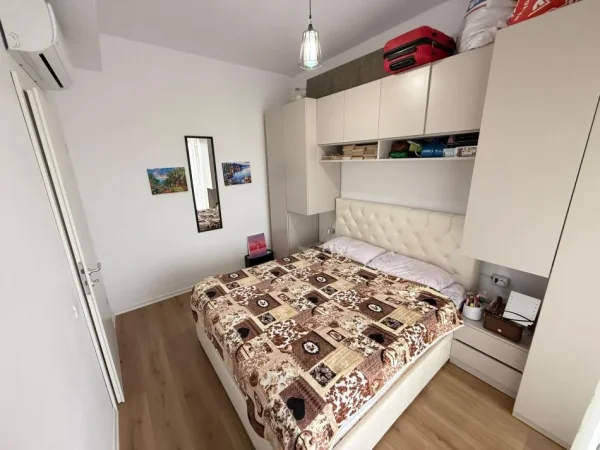 Tirane, jepet me qera apartament 1+1 , 65 m² 400 € (Pasho hysa)