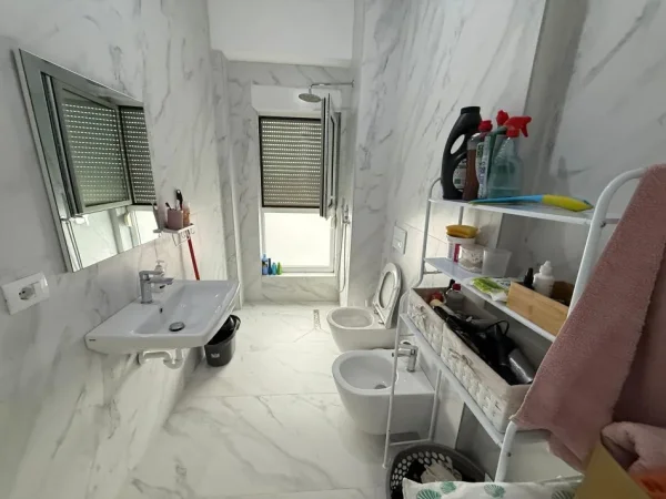 Tirane, jepet me qera apartament 1+1 , 65 m² 400 € (Pasho hysa)