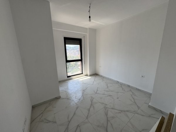 Tirane, jepet me qera apartament 2+1+Ballkon Kati 3, 90 m² 700 € (Myslym shyri)