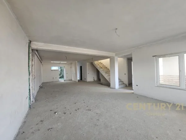 Tirane, shes Vile 3 Katshe Kati 3, 499 m² 600.000 € (Kodra e Diellit)