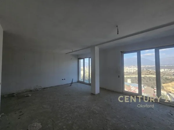 Tirane, shes Vile 3 Katshe Kati 3, 499 m² 600.000 € (Kodra e Diellit)