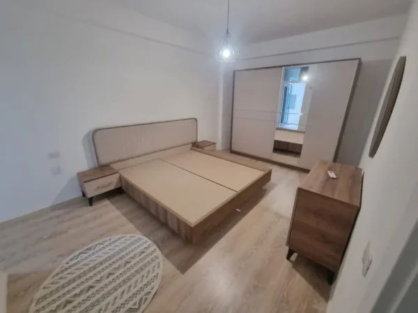 Tirane, jepet me qera apartament 2+1 Kati 7, 85 m² 650 € (rruga ndre mjeda)